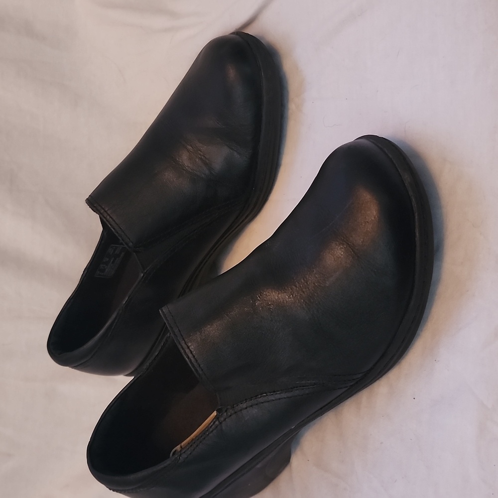 Ckarks Slip Resistance Shoes size 7.5 so comfy EUC